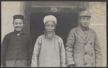 【jpg清晰版】库元马阿洪与马船长及一名学生.jpg