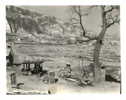 【jpg清晰版】延安（1945年）户外工作坊及全景.jpg