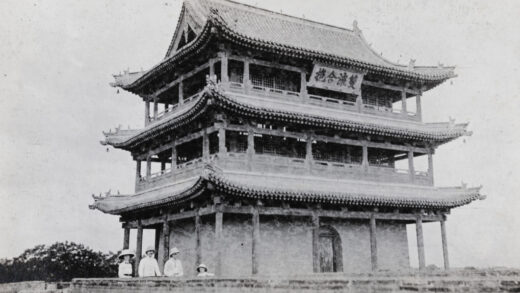 【jpg清晰版】忻州市东门楼外国人.jpg