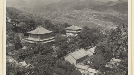 【jpg清晰版】戒台寺寺庙建筑群的总体视图.jpg