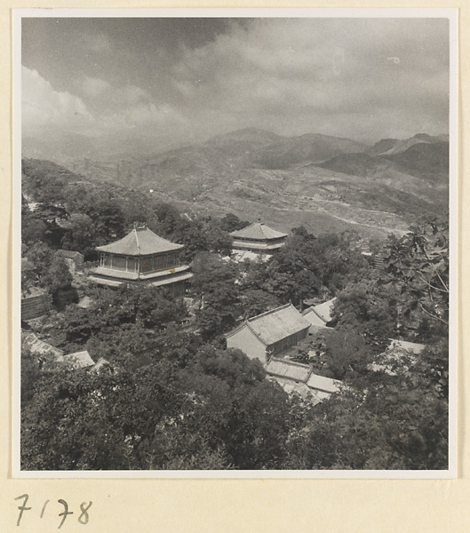 【JPG清晰版】戒台寺寺庙建筑群的总体视图