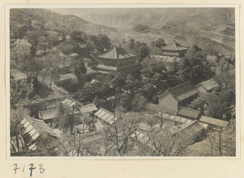 【JPG清晰版】戒台寺寺庙建筑群的总体视图