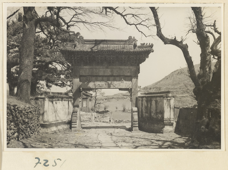 【JPG清晰版】戒台寺的单拱牌楼展示铭文