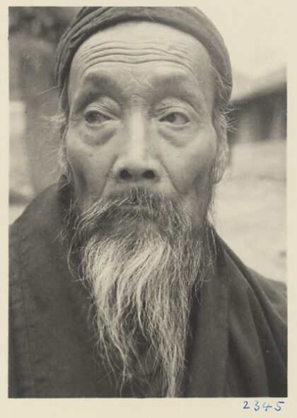 【jpg清晰版】戴帽子的白云观道士.jpg