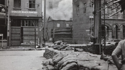 【jpg清晰版】手榴弹爆炸从上海江西路北段的万国剧院投出1937年.jpg