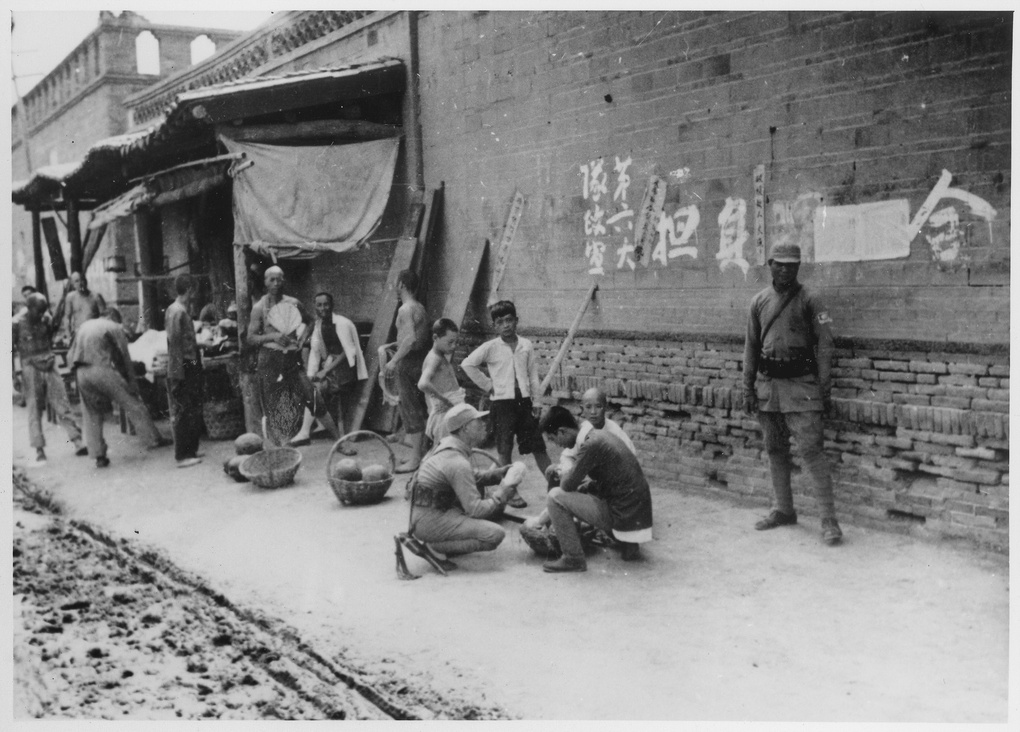【JPG清晰版】摊位附近出售的市场花园农产品