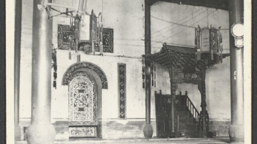 【jpg清晰版】昆明最古老清真寺的壁龛、讲经坛和礼拜毯.jpg