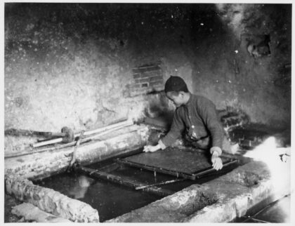 【jpg清晰版】晋察冀山村中的麻纸制作1942年.jpg