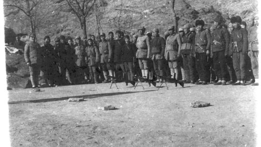 【jpg清晰版】晋察冀民兵集合面前摆着三挺zb 26轻机枪.jpg