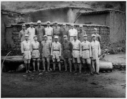 【jpg清晰版】晋察冀边区全体广播电台主管及操作员1942年.jpg