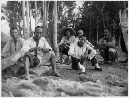 【jpg清晰版】晋察冀边区银行印钞厂工人在休息1938年.jpg