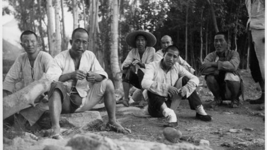 【jpg清晰版】晋察冀边区银行印钞厂工人在休息1938年.jpg