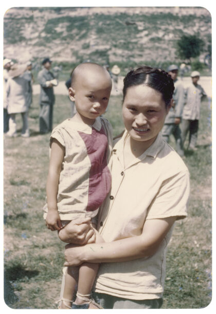【jpg清晰版】李效黎（hsiaolilindsay）与埃里卡·林赛（ericalindsay）延安1945年.jpg