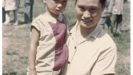【jpg清晰版】李效黎（hsiaolilindsay）与埃里卡·林赛（ericalindsay）延安1945年.jpg