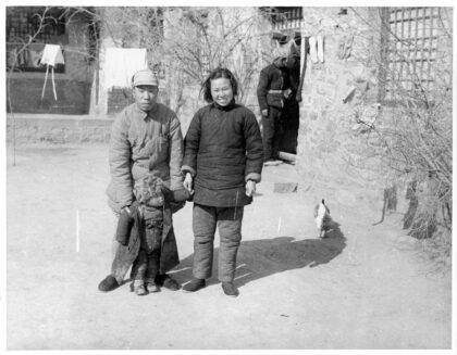 【jpg清晰版】校长成仿吾、妻子张琳和孩子（林赛一家曾在他的学校留宿一夜）.jpg