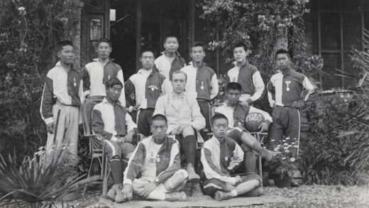 【jpg清晰版】武昌文华书院足球队与教练约翰·霍华德·斯坦菲尔德.jpg