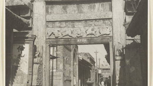 【jpg清晰版】泰安牌楼和街道.jpg