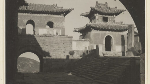 【jpg清晰版】泰山上的寺庙建筑.jpg