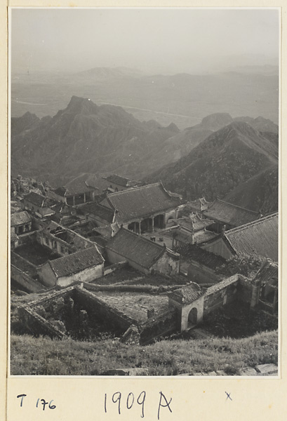 【jpg清晰版】泰山寺庙建筑群.jpg