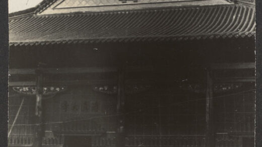 【jpg清晰版】浩州八坊最大的清真寺礼拜者甚至挤满了庭院八坊即浩州南郊的回民聚居区1928年被毁现正重建中.jpg