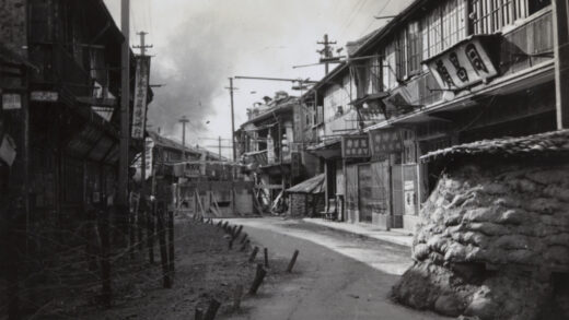 【jpg清晰版】海宁路沙袋工事与哨岗上海1937年.jpg