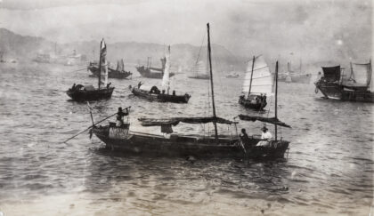 【jpg清晰版】港湾中的船只有些挂着方帆香港.jpg