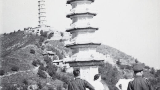 【jpg清晰版】游览北京玉泉山大理石塔和玉峰塔.jpg