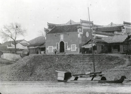 【jpg清晰版】湖南江畔寺庙.jpg