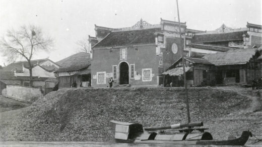 【jpg清晰版】湖南江畔寺庙.jpg