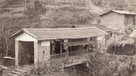 【jpg清晰版】澎湖（piaw）关脚下的廊桥靠近福建永春.jpg