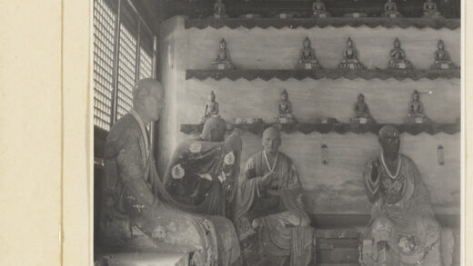 【jpg清晰版】灵岩寺殿内景展示罗汉塑像与诸佛雕像.jpg