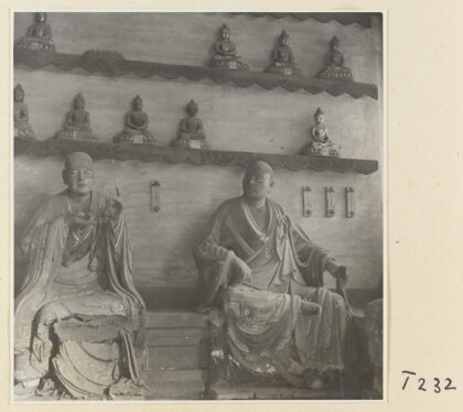 【jpg清晰版】灵岩寺殿内景象展现罗汉塑像与诸佛造像.jpg