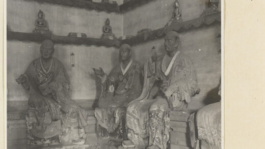 【jpg清晰版】灵岩寺殿内景象展现罗汉塑像与诸佛雕像.jpg