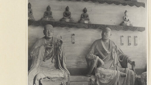 【jpg清晰版】灵岩寺殿内景象展现罗汉塑像与诸佛雕像.jpg