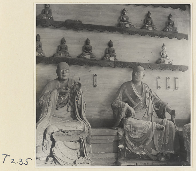 中国老照片：灵岩寺殿内景象展现罗汉塑像与诸佛雕像高清TIF电子图片素材
