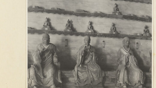 【jpg清晰版】灵岩寺殿内景象展示罗汉塑像与诸佛雕像.jpg