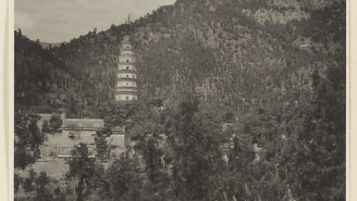 【jpg清晰版】灵岩寺辟支塔及周边山景.jpg