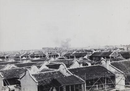 【jpg清晰版】炸弹或炮弹爆炸后升起的烟雾上海1937年.jpg
