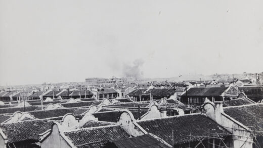 【jpg清晰版】炸弹或炮弹爆炸后升起的烟雾上海1937年.jpg