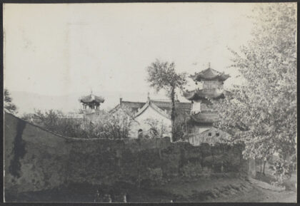 【jpg清晰版】甘肃张家川北门外的一座清真寺.jpg