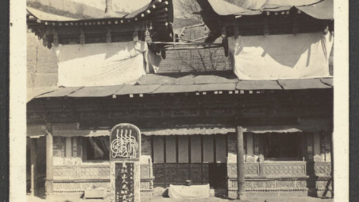 【jpg清晰版】甘肃玄华岗帷楼前的马大师墓碑.jpg