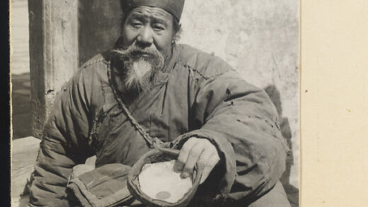 【jpg清晰版】男子在新年时化缘.jpg