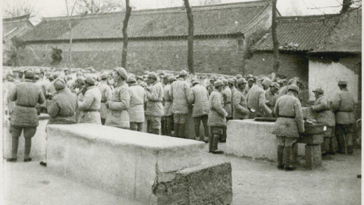 【jpg清晰版】白求恩医学院（白校）学生用餐时间晋察冀三分区1943年.jpg