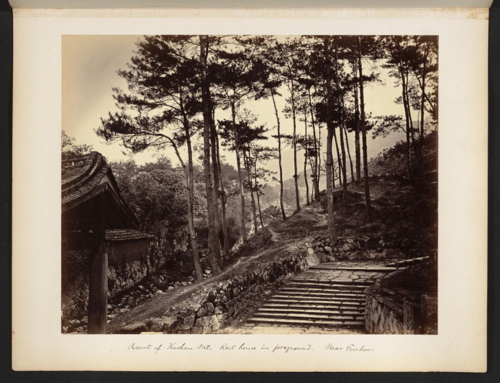【JPG清晰版】福州附近库山登山处前景为休息屋