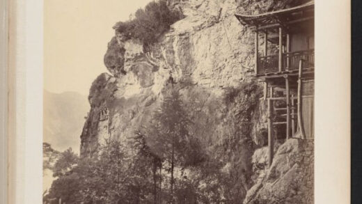 【jpg清晰版】福州附近葛岭山方广岩寺瀑布旁用作引水管的绳索.jpg