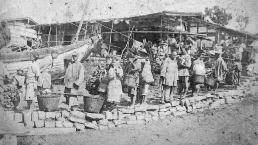 【jpg清晰版】等候渡轮连港1890年代.jpg