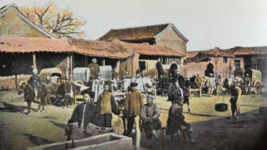 【jpg清晰版】约1900年北京的客栈院子.jpg