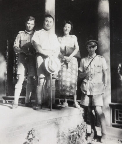 【jpg清晰版】约翰·e·斯坦菲尔德、何干镇少将、何夫人、艾德里安·埃文斯.jpg