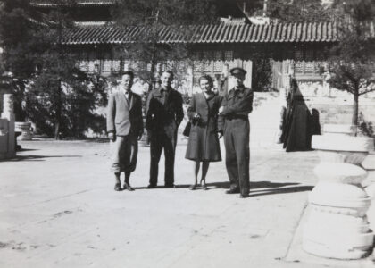 【jpg清晰版】约翰·斯坦菲尔德游览北京颐和园.jpg