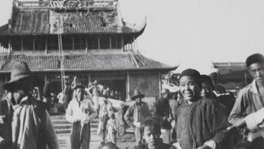 【jpg清晰版】苏州报恩寺北寺塔前的一家人.jpg
